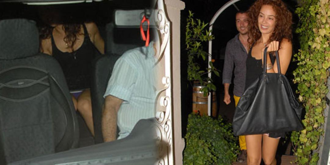 Azra Akın mini etek kurbanı