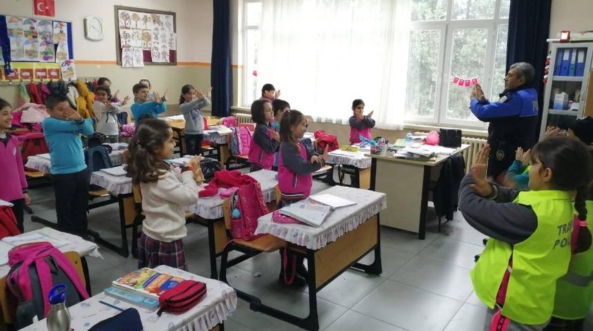333 &Ouml;ğrenciye polislerden eğitim