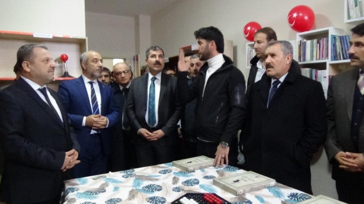 Atık malzemelerden k&ouml;y okuluna modern k&uuml;t&uuml;phane