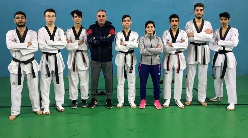 Yunusemreli tekvandocular madalyaları topladı