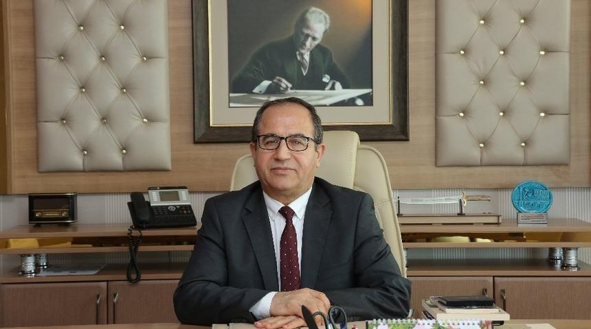 &lsquo;Dijitalleşen İletişim&rsquo; kitabı raflarda yerini aldı