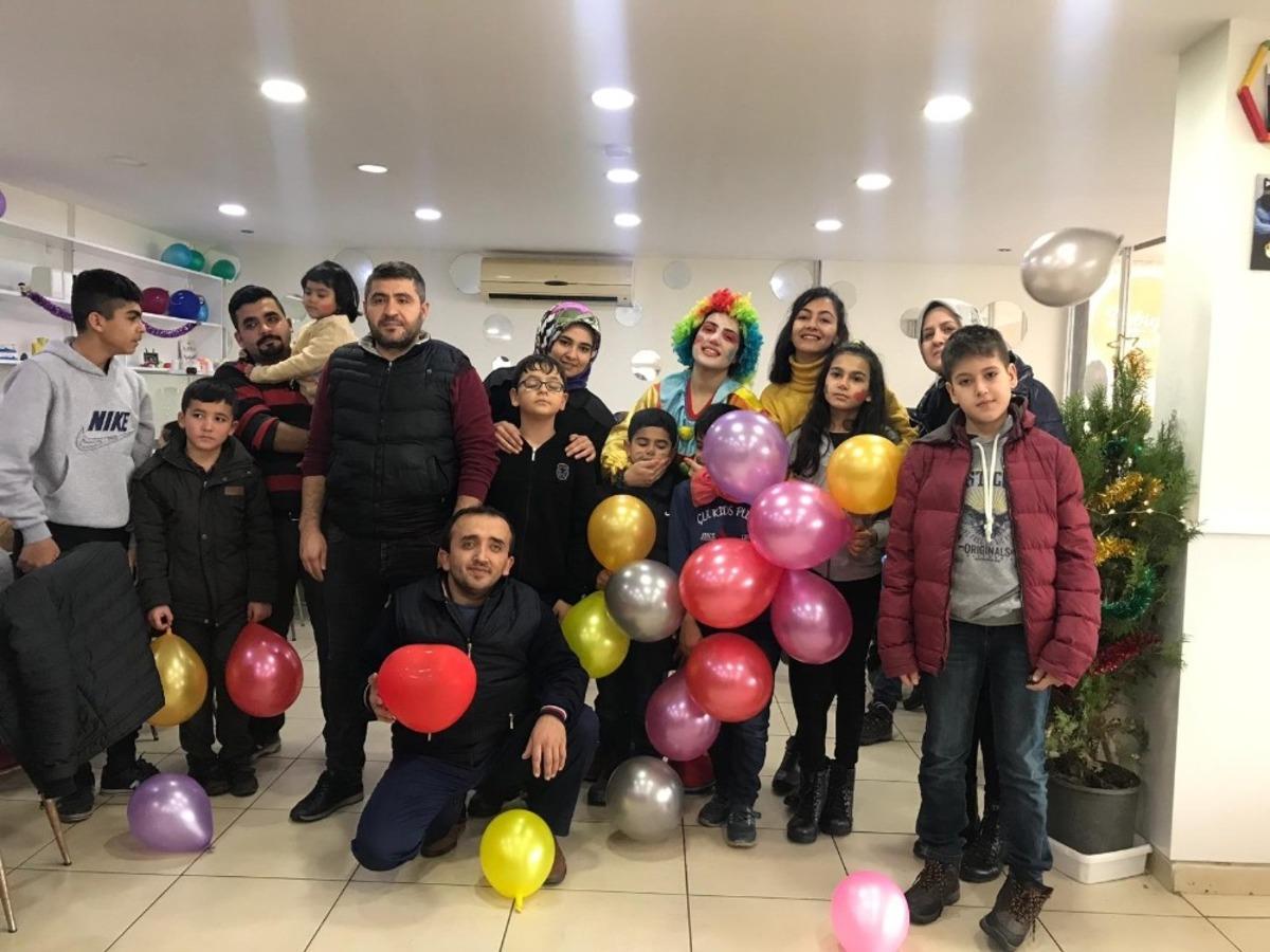 Yetim ve &ouml;ks&uuml;z &ccedil;ocuklara s&uuml;rpriz hediye