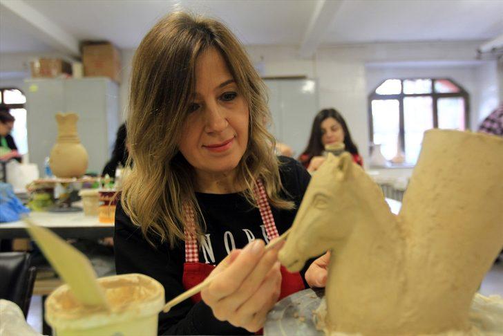 Anadolu medeniyetlerinin eserlerini seramikle geleceğe taşıyorlar G4