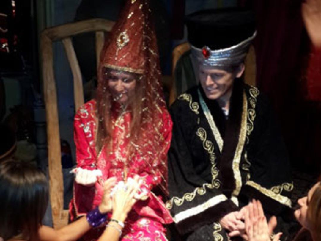 Nazlı Tolga kına yaktı