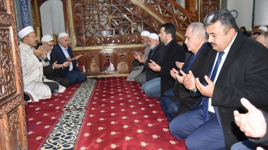 Sabah namazında t&uuml;m şehitler yad edildi