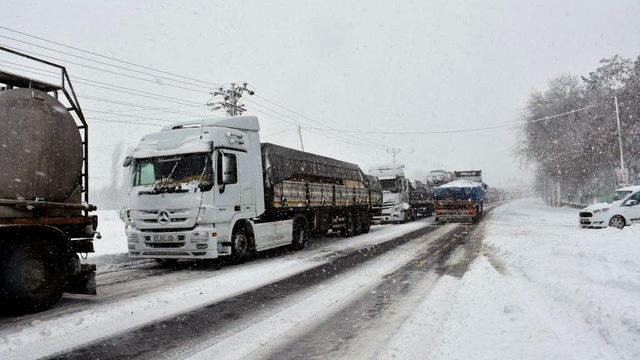 Ulukışla'da okullara kar tatili (2)