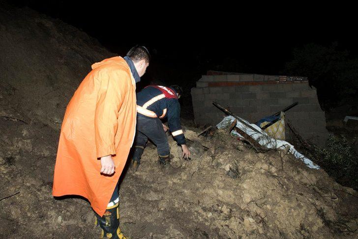 Mersin'de selin sürüklediği 20 araçta hasar oluştu G2