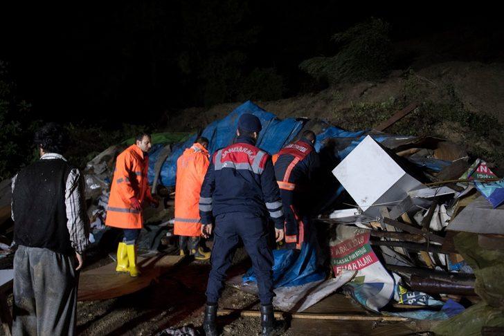 Mersin'de selin sürüklediği 20 araçta hasar oluştu G3