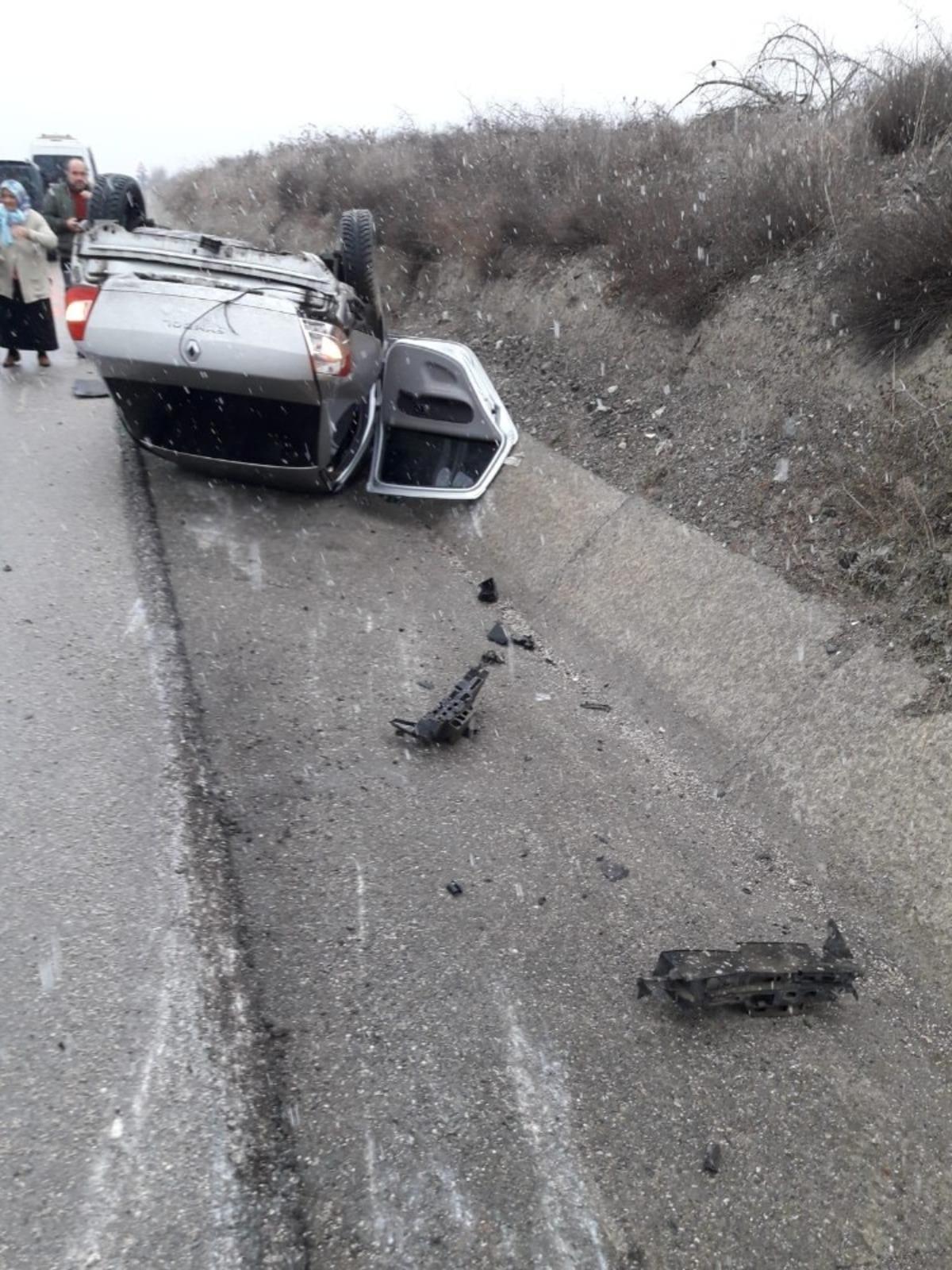 Kastamonu&rsquo;da yoldan &ccedil;ıkan otomobil takla attı: 2 yaralı