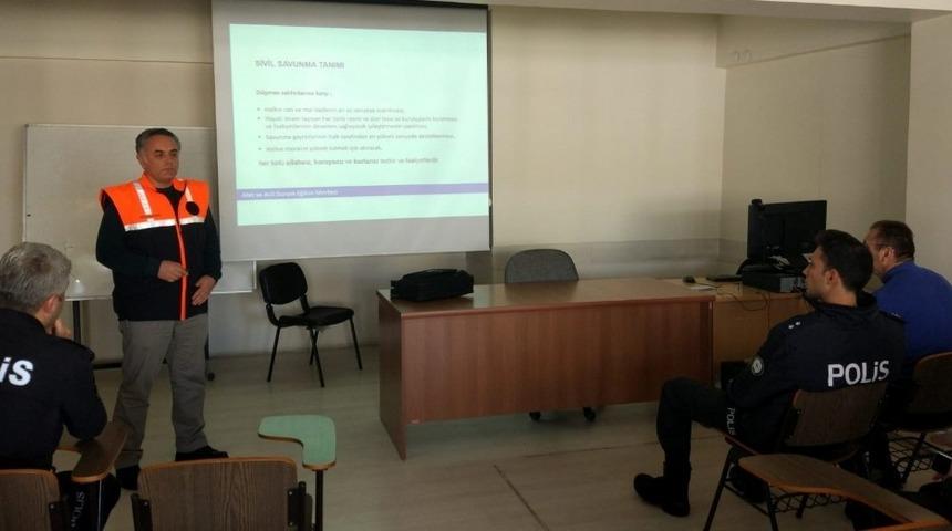 Bayburt’ta emniyet personeline sivil savunma ve yangın eğitimi verildi