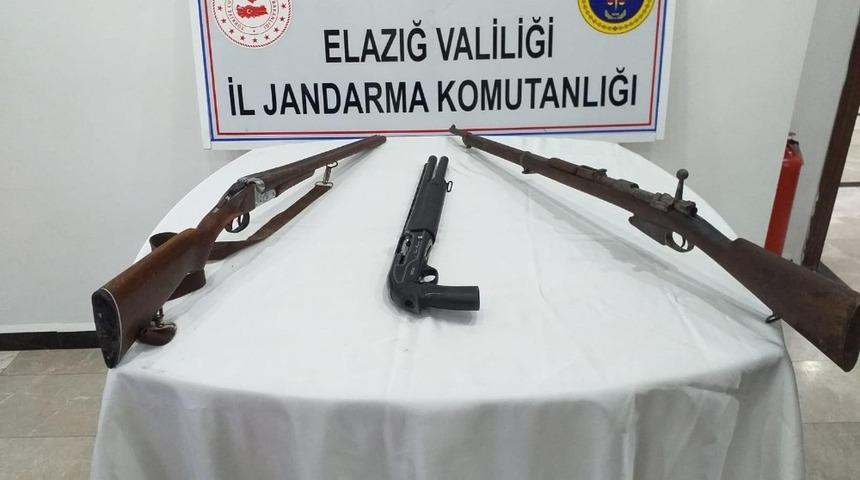 Elazığ’da jandarma, biri keskin nişancı tüfeği 3 silah ele geçirdi