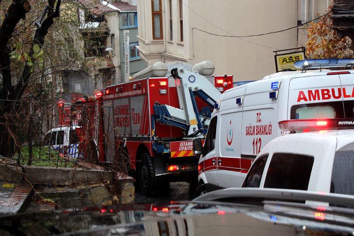 İstanbul'da faciadan dönüldü! Beyoğlu'nda metruk binada çökme G1