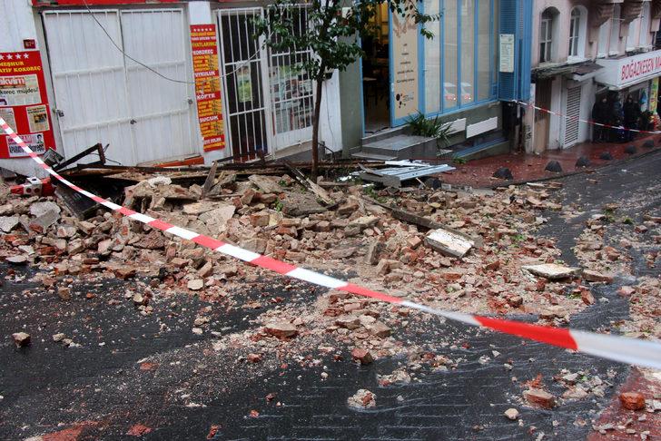 İstanbul'da faciadan dönüldü! Beyoğlu'nda metruk binada çökme G5