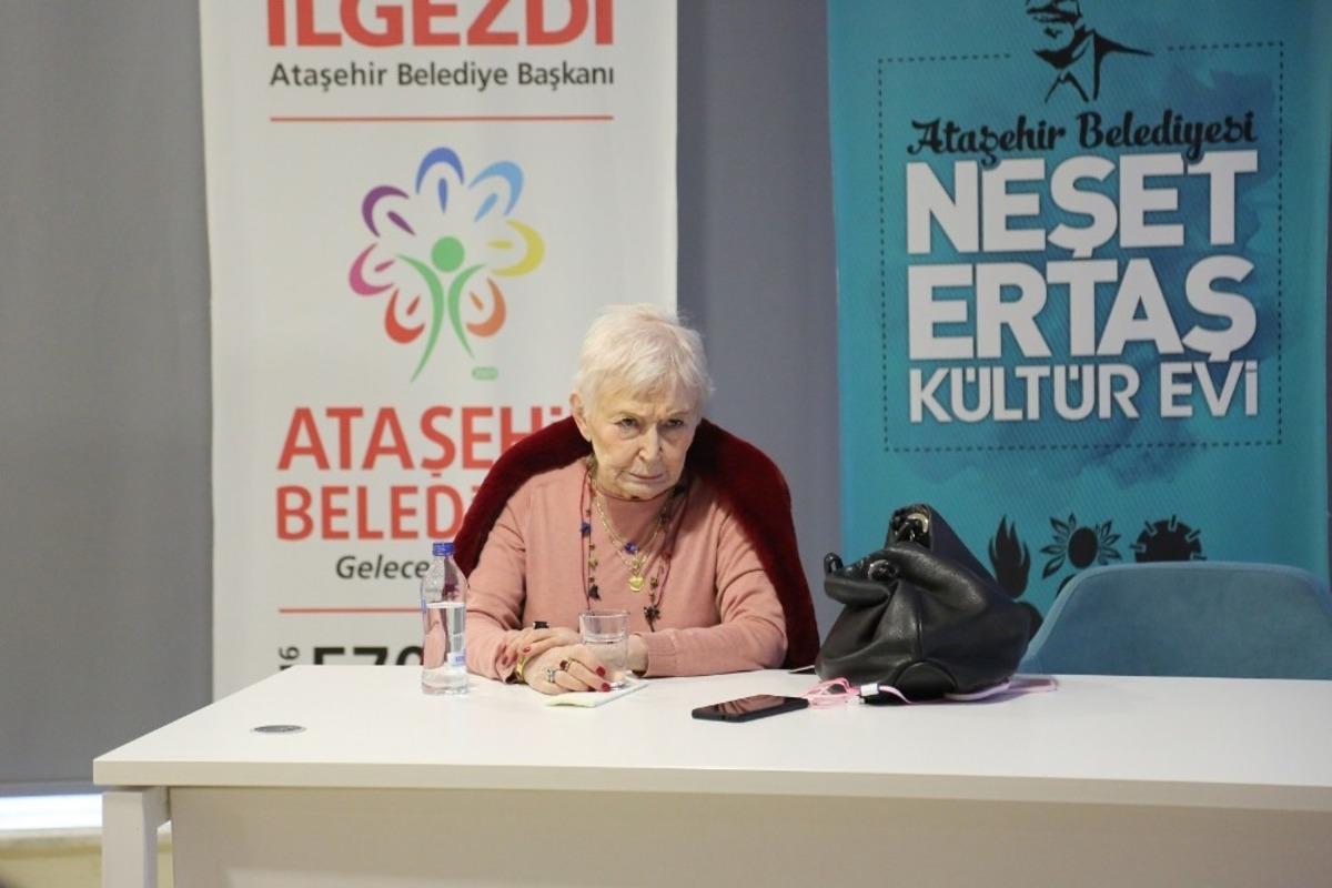 Pınar K&uuml;r, Ataşehir&rsquo;de okurlarıyla bir araya geldi