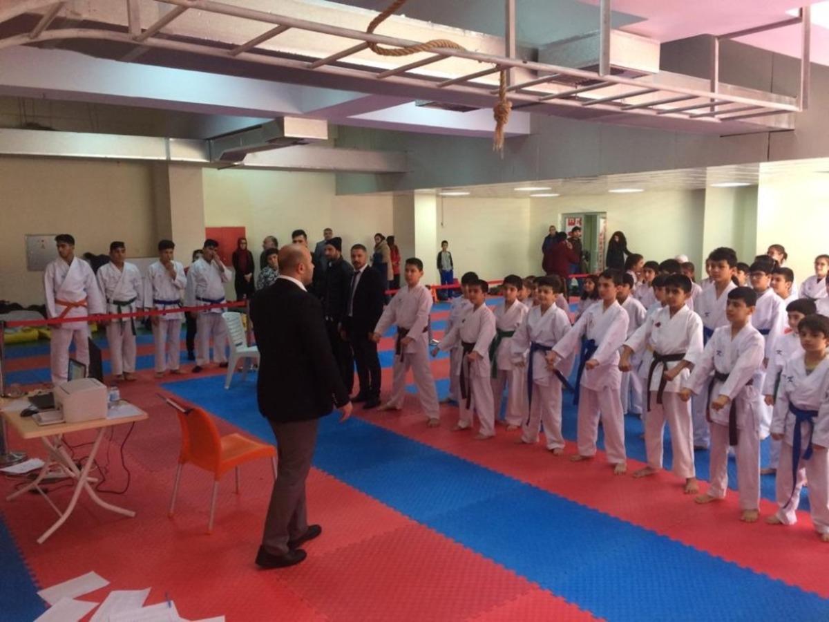 Mardin&rsquo;de okullar arası karate se&ccedil;meleri yapıldı