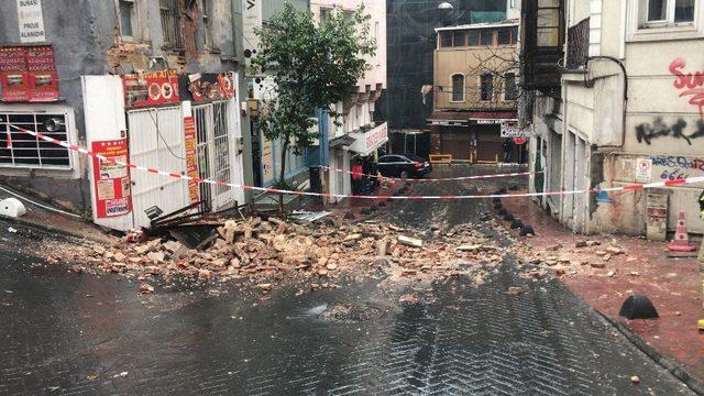 İstanbul'da şiddetli fırtınanın bilançosu belli oldu ile ilgili görsel sonucu