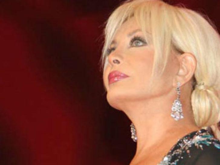 Demet Akalın Emel Sayın'a gider çekti G4