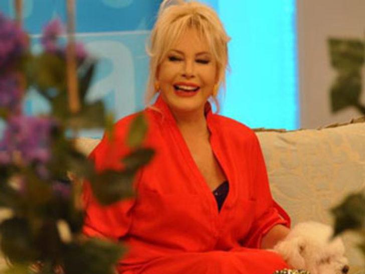 Demet Akalın Emel Sayın'a gider çekti G5