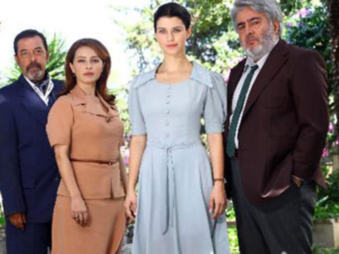 Beren Saat'in d&uuml;nyası karanlık