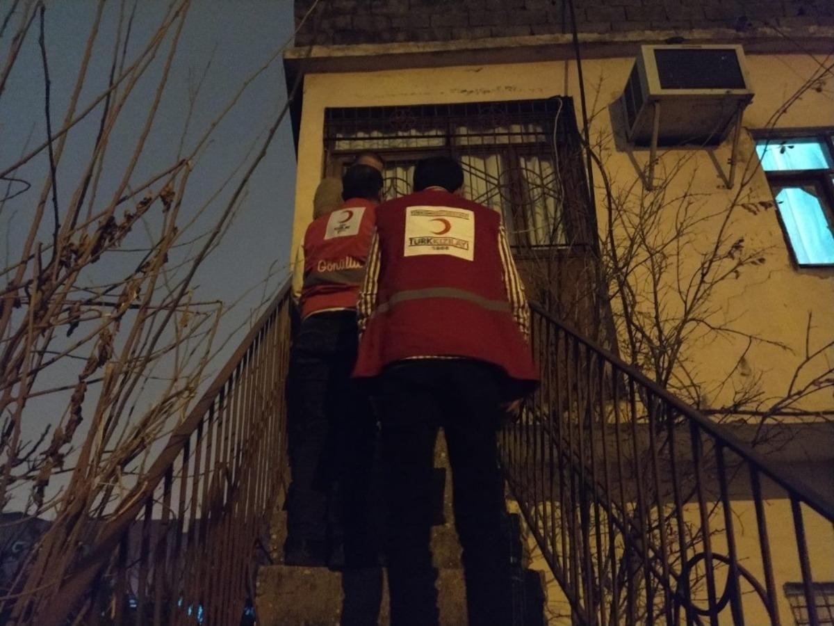 Kızılay Silopi&rsquo;de ihtiya&ccedil; sahibi ailelere yardımda bulundu