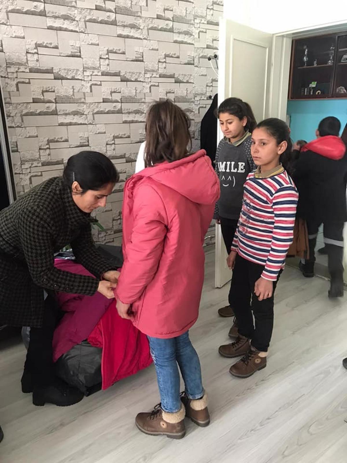 Pınarbaşı Belediyesi&rsquo;nden ihtiya&ccedil; sahibi &ouml;ğrencilerini ısıtan yardım