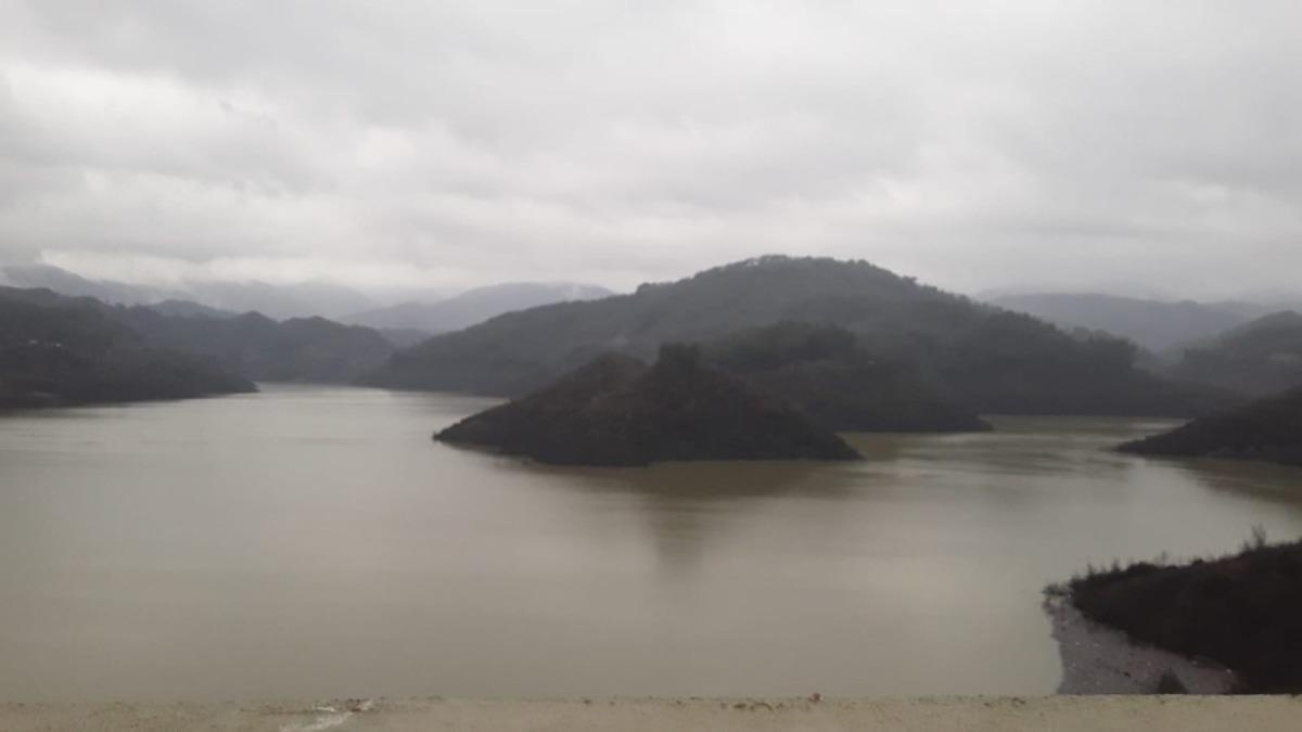 B&uuml;y&uuml;k Kara&ccedil;ay Barajı su tutmaya başladı