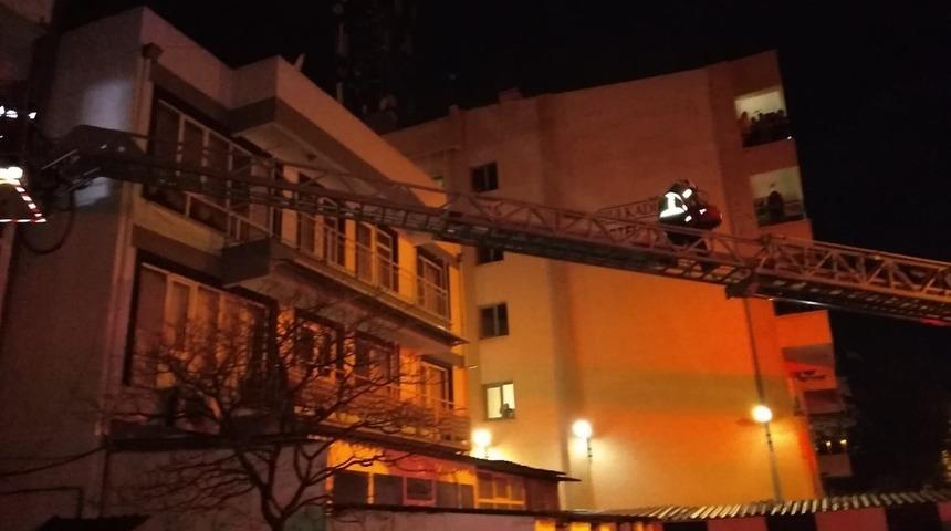 Yanan evden itfaiye kurtardı