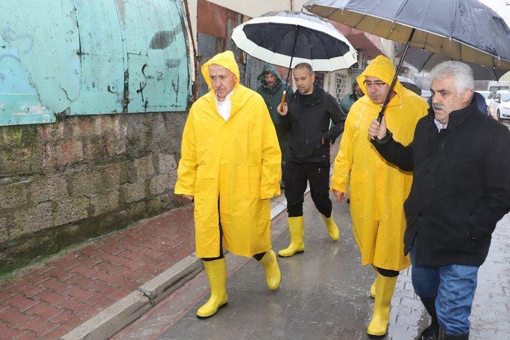 Gültak, yağmurun etkilediği mahallelerde çalışmaları yerinde inceledi G2