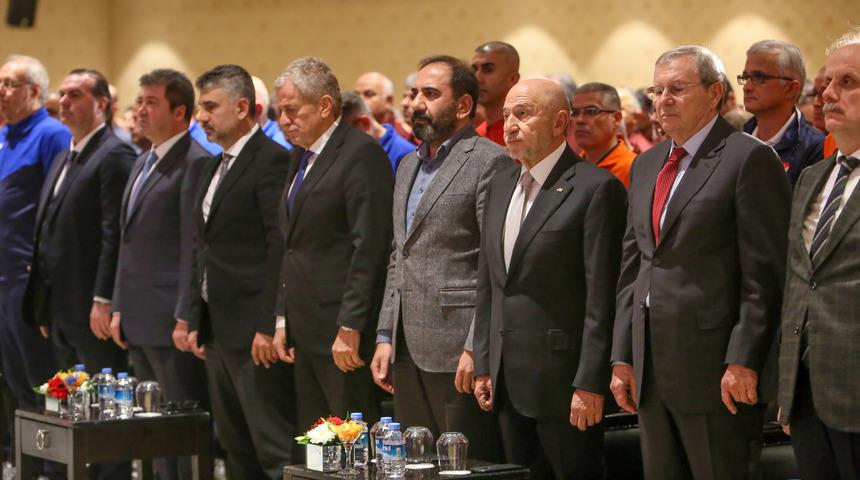 Nihat Özdemir ve Mecnun Otyakmaz'dan hakemlere destek 