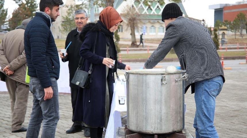 Sivas Belediyesinden &ouml;ğrencilere &ccedil;orba ikramı