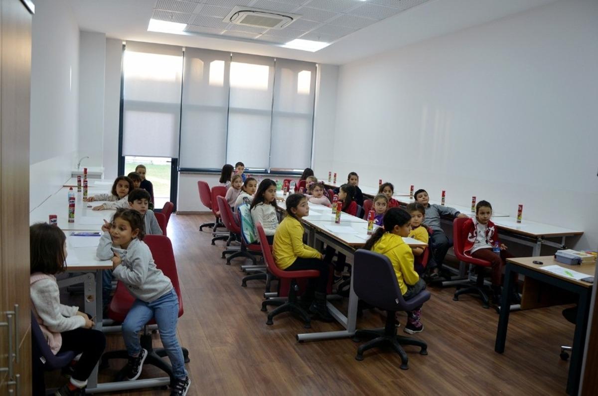 &lsquo;Hayalindeki Oyuncak Hayat Bulsun&rsquo; adlı projenin at&ouml;lye &ccedil;alışmaları Karasu SGM&rsquo;de, başladı