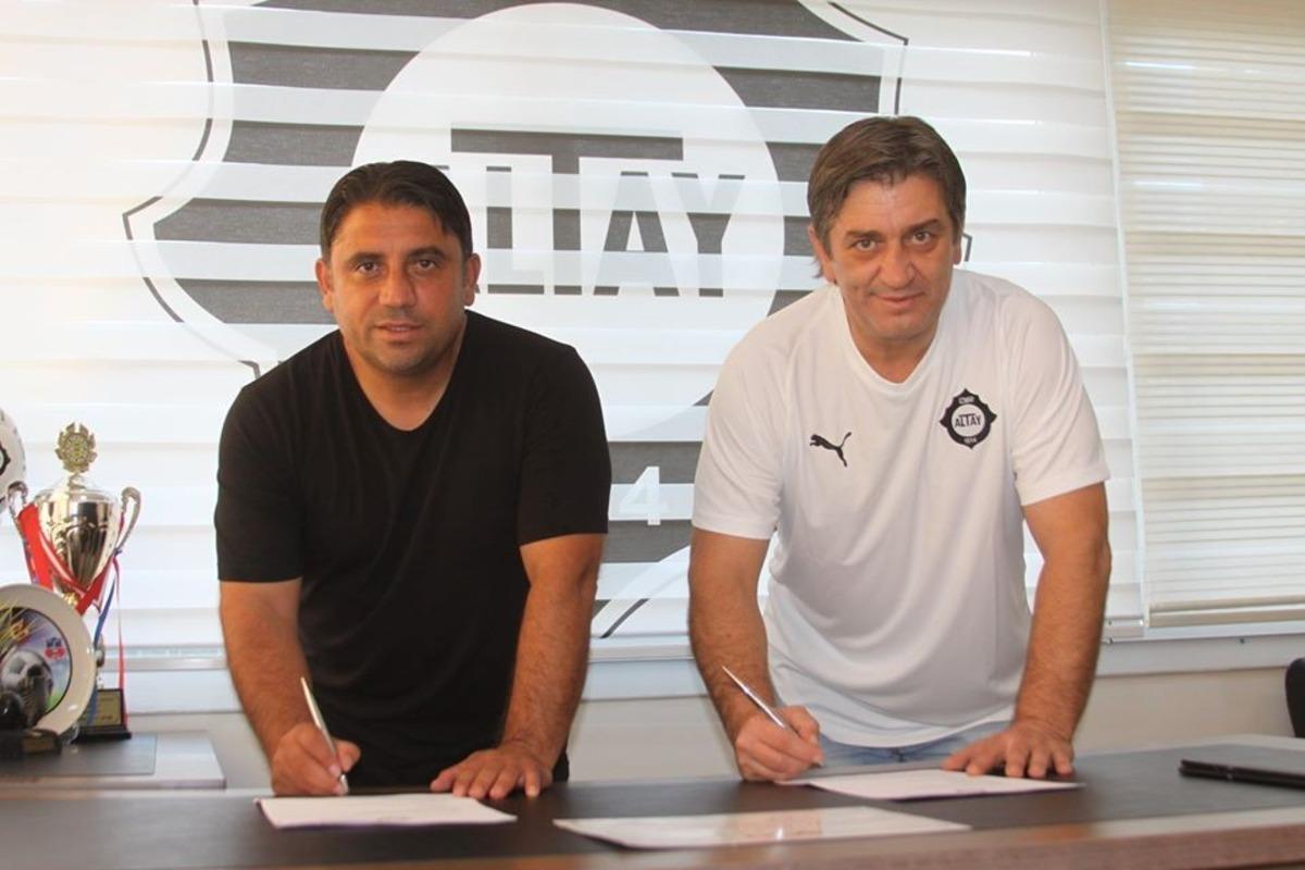 Altay, futbol okullarının bir yenisini Salihli&rsquo;de a&ccedil;tı
