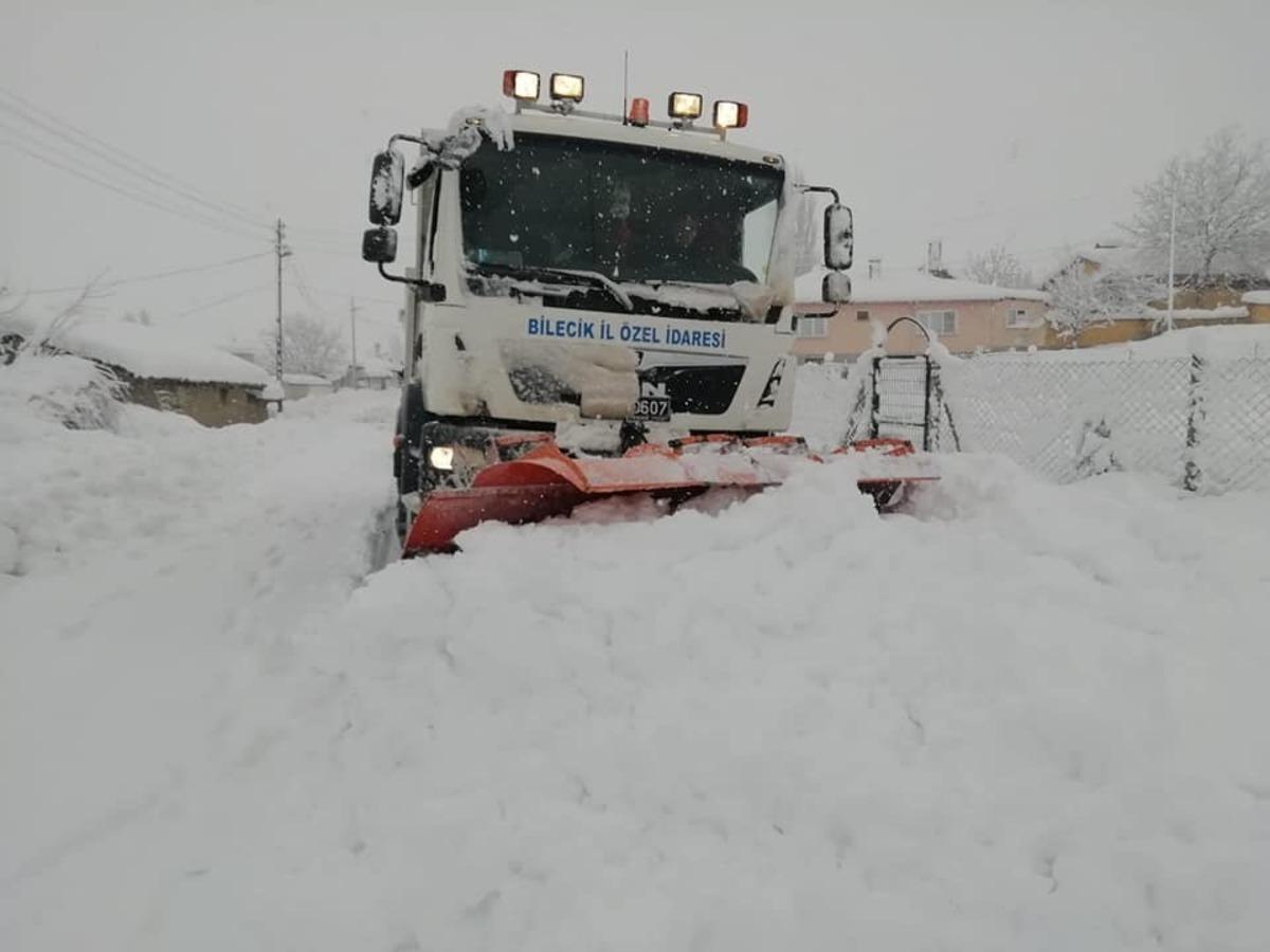 K&ouml;y yollarının a&ccedil;ılması i&ccedil;in seferber oldular