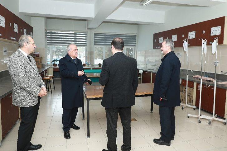 Rektör Çomaklı Tıp Fakültesi’nde incelemelerde bulundu G2