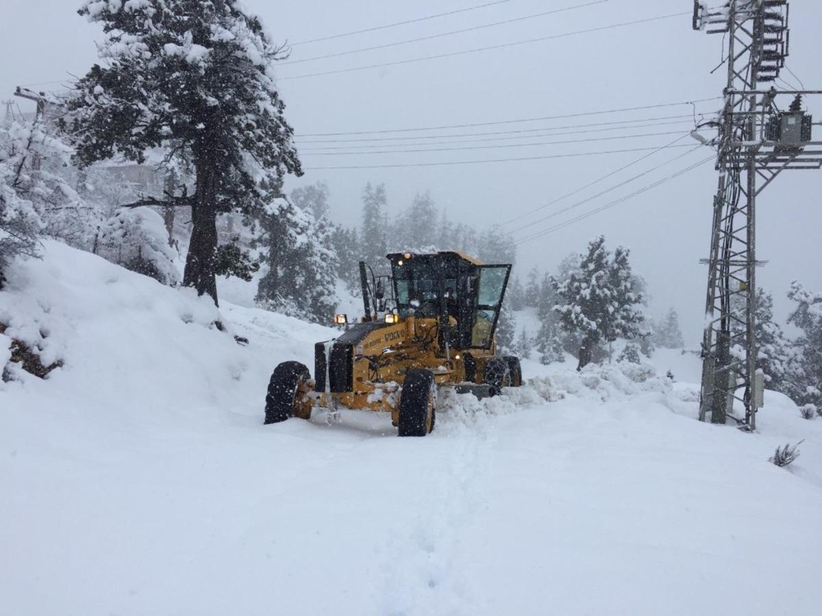 Yaz turizminin merkezi Kaş&rsquo;ta karla m&uuml;cadele &ccedil;alışmaları