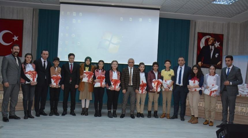 Hakkari&rsquo;deki 3 bin 300 &ouml;ğrenciye LGS seti