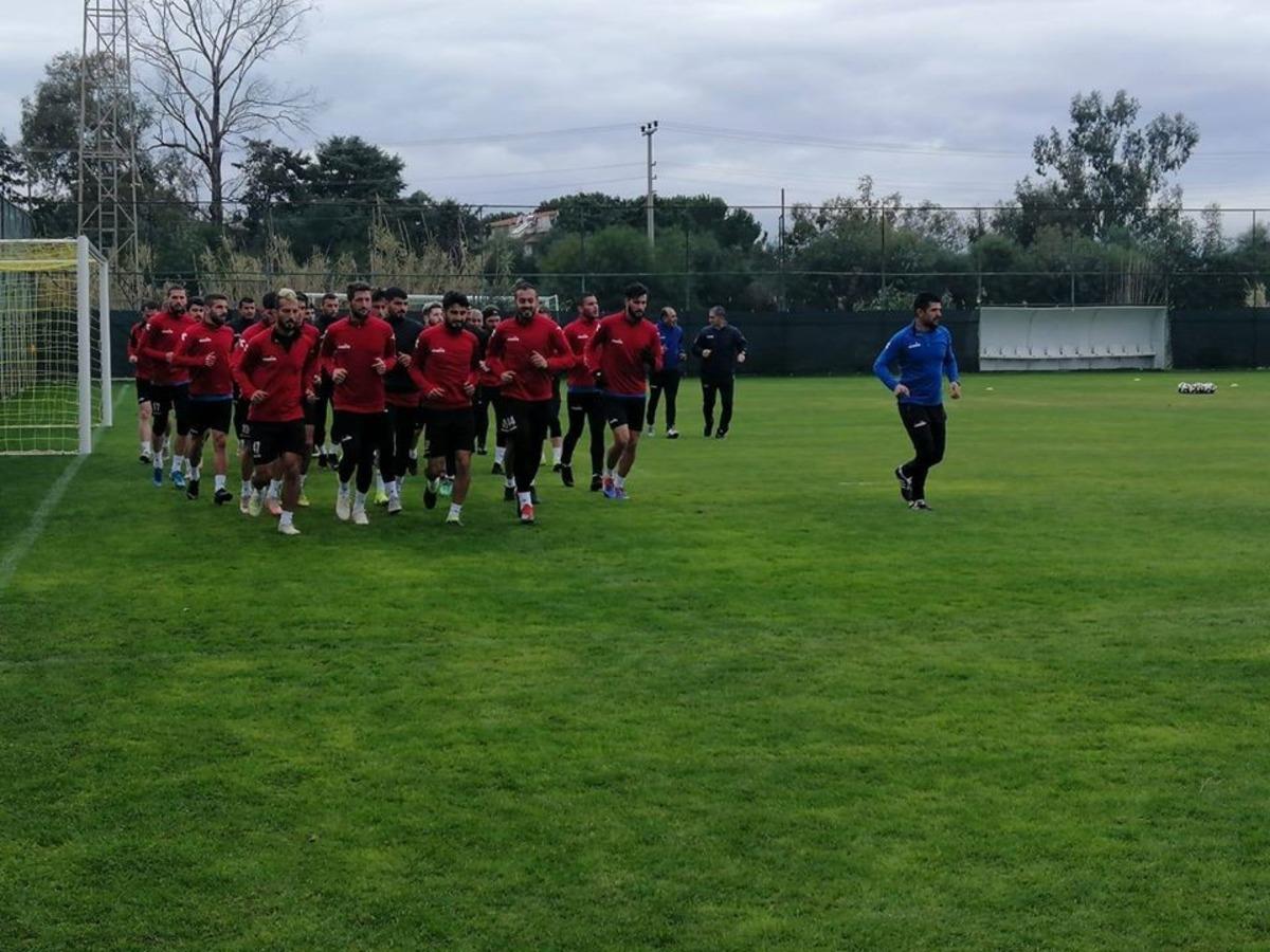 Yeşilyurt Belediyespor&rsquo;da G&uuml;lerce takımının başında ilk &ccedil;alışmaya &ccedil;ıktı