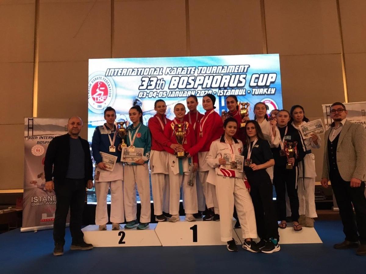Bartın &Uuml;niversitesinin karatecileri 5 madalya ile d&ouml;nd&uuml;