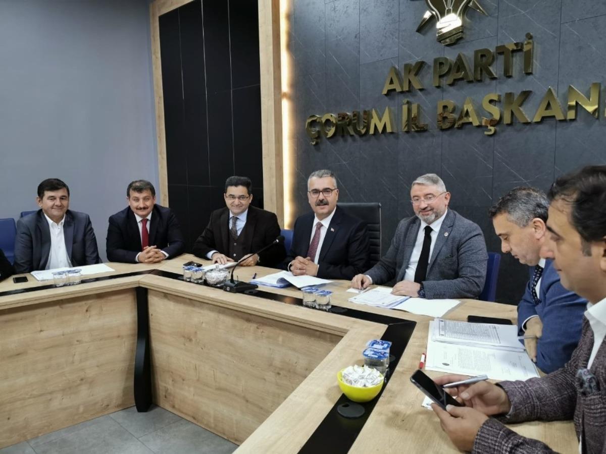 Ahlatcı, belediye meclis &uuml;yeleri ve parti y&ouml;netimiyle bir araya geldi