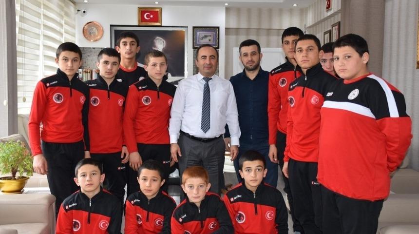 İskilip Belediyesi g&uuml;reş takımı kurdu