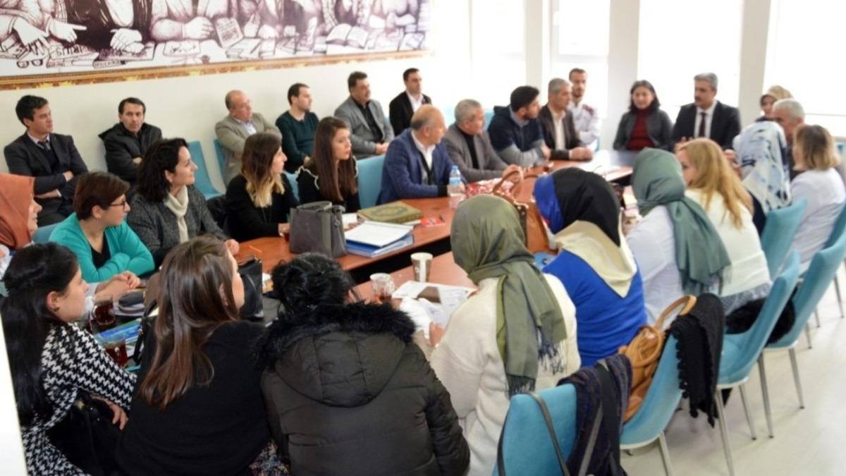 Uluslararası başarı elde eden &ouml;ğrencilere &ouml;d&uuml;l