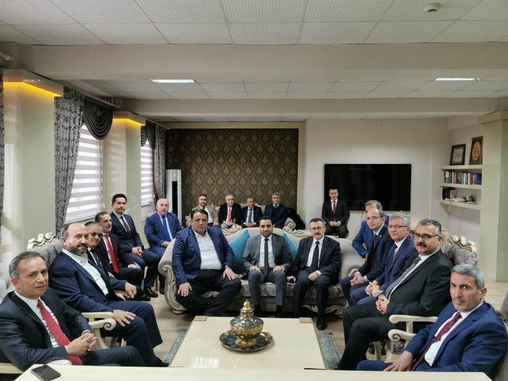 AK Parti’den Sarı’ya kutlama ziyareti G3