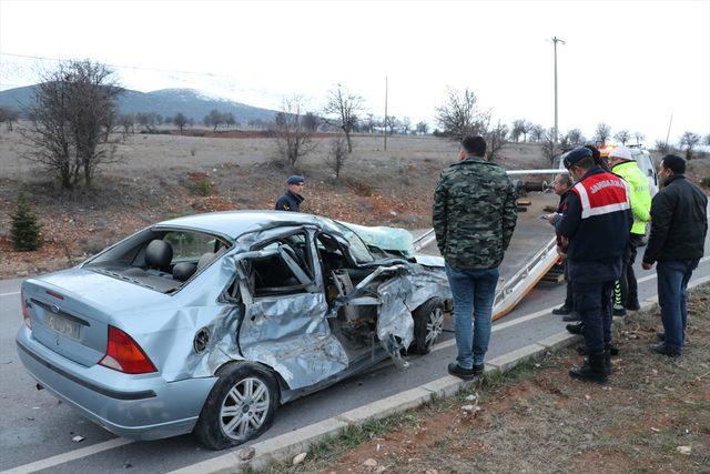 Denizli'de otomobille hafif ticari araç çarpıştı: 1 ölü, 3 yaralı