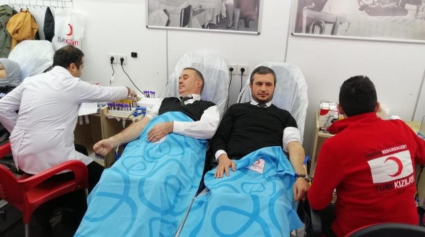 Kesmekaya ile Uzun&rsquo;dan &uuml;niversite &ouml;ğrencisi Samet i&ccedil;in kan bağışı