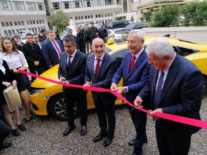 İzmir’de dijital ve VIP taksiler görücüye çıktı G2