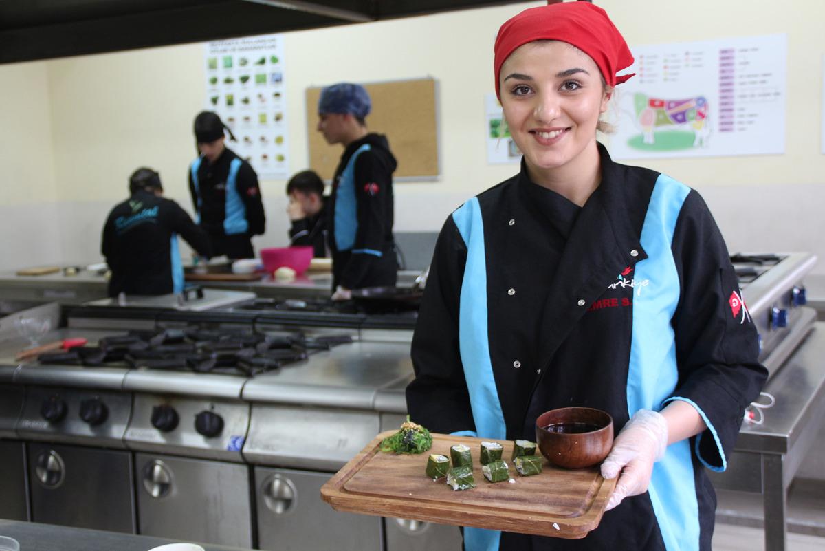 Kara lahana ve hamsi birleşti, 'hamsili suşi' oldu