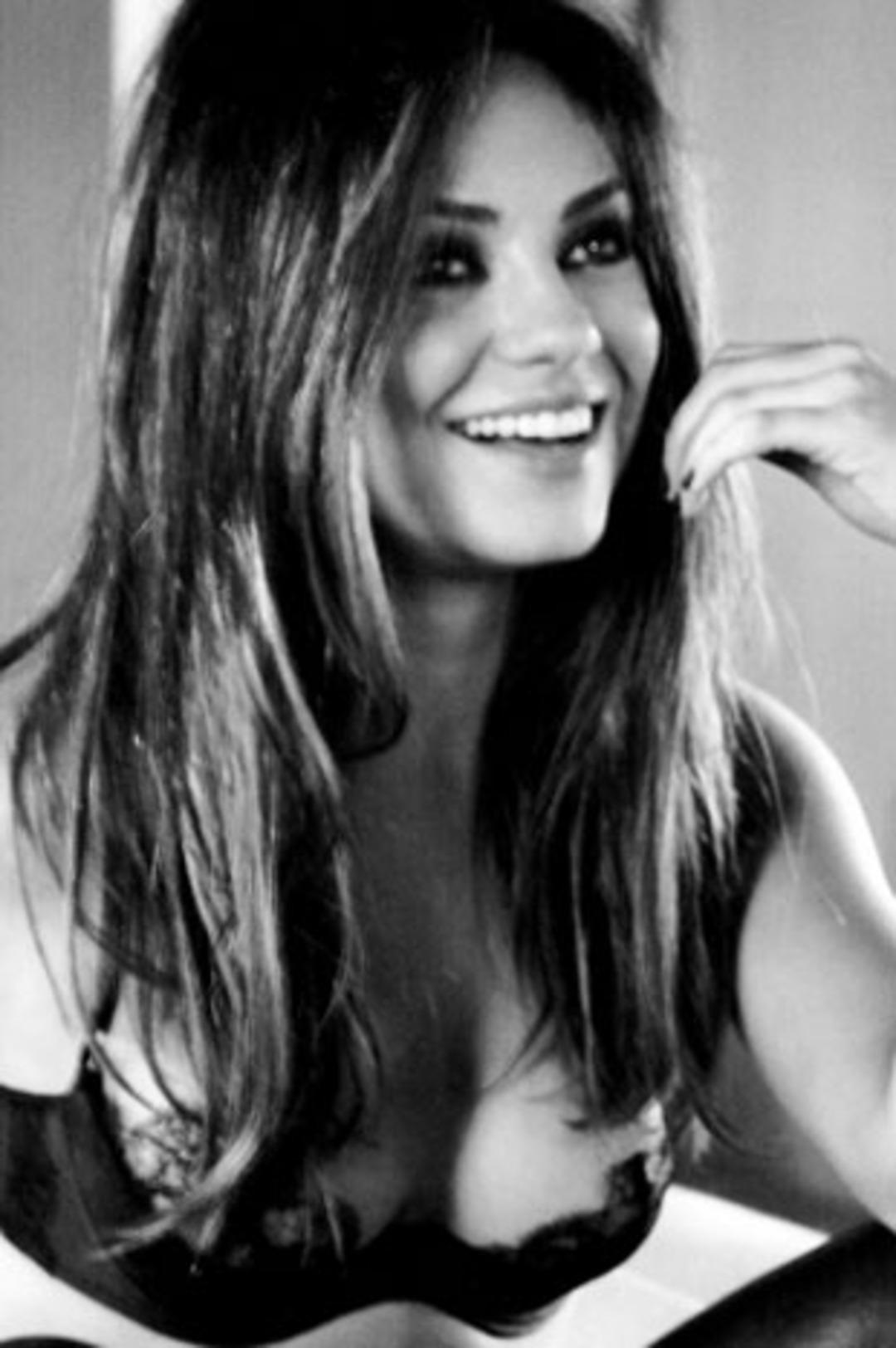 Yaşayan en seksi kadın evleniyor