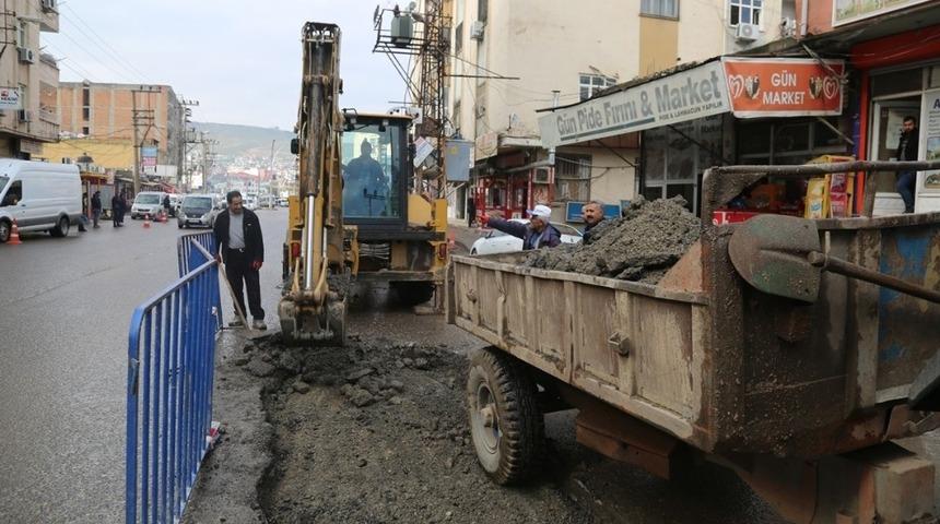 Cizre Belediyesi yaz kış demeden &ccedil;alışıyor