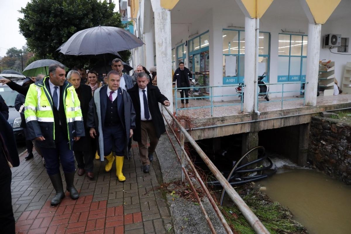 B&ouml;cek, Alanya&rsquo;da iş yerlerini su basan esnafı ziyaret etti