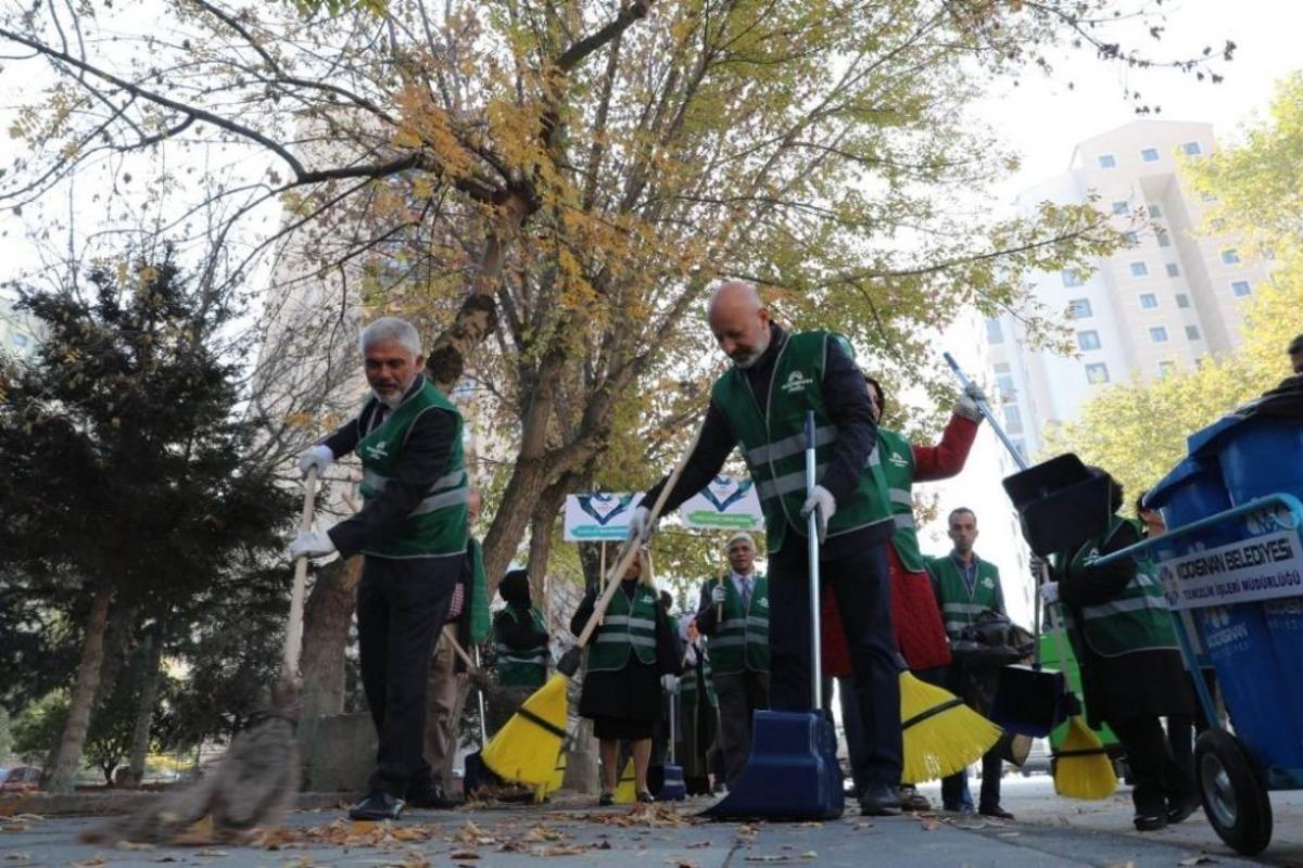 Kocasinan Belediyesi topladığı &ccedil;&ouml;pleri ekonomik değere d&ouml;n&uuml;şt&uuml;r&uuml;yor